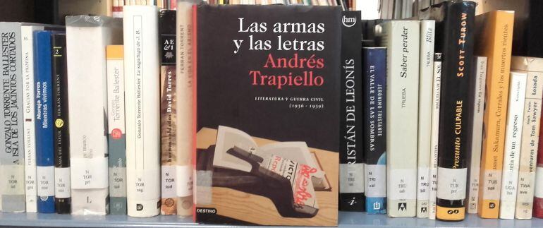 El libro está en la sección de préstamo de las bibliotecas municipales.