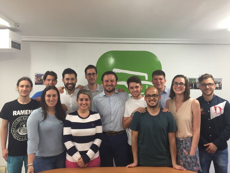 Pablo Ruz y miembros de Nuevas Generaciones