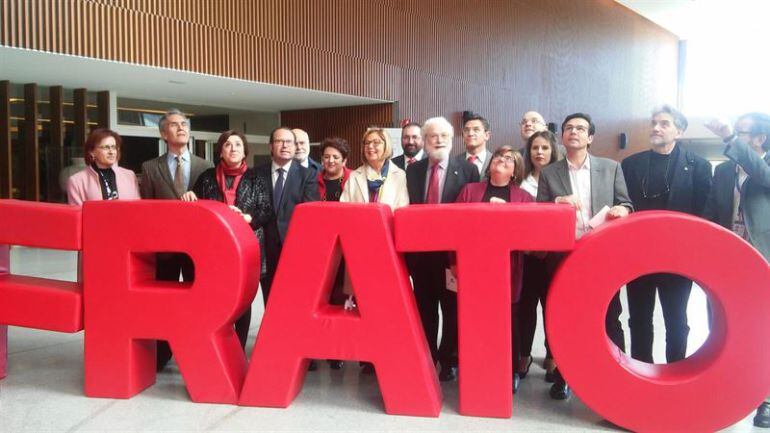 Representantes Institucionales acuden en el Parque de las Ciencias de la exposición dedicada a la obra del pedagogo Francesco Tonucci junto al propio investigador.