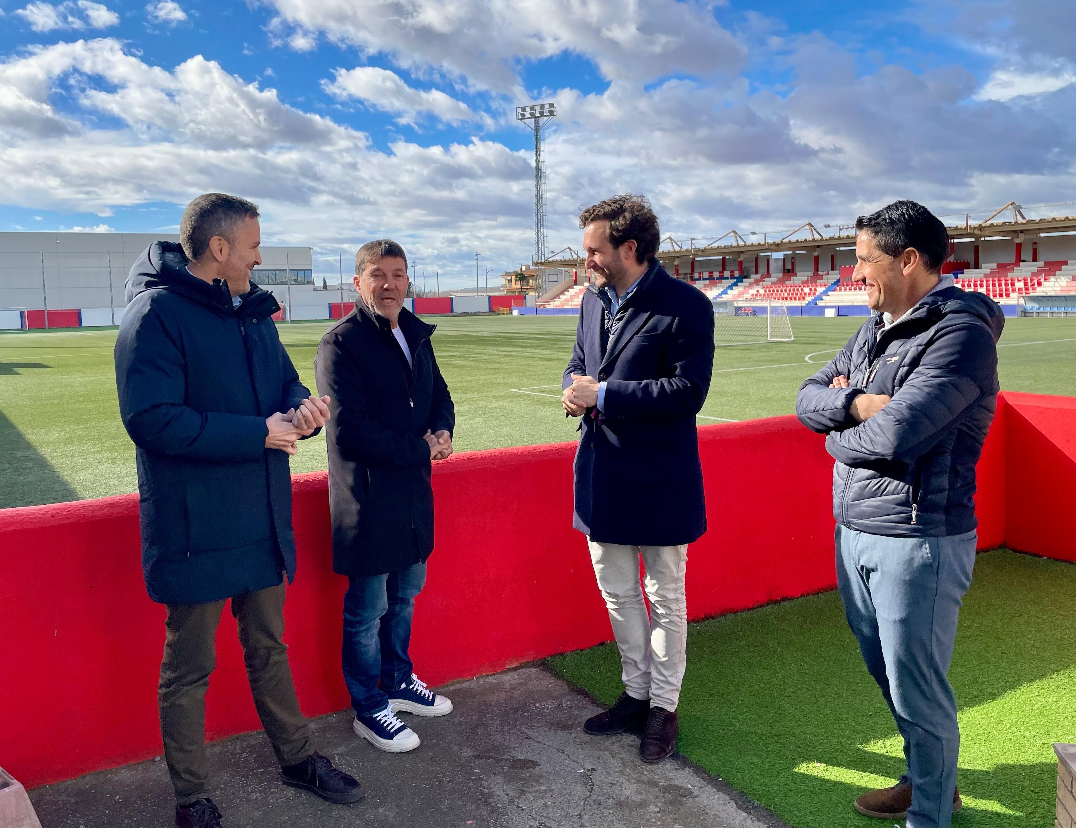 Isaac Claver y Eliseo Martín con Jesús Hidalgo, y Raúl Buil en el Isidro Calderón. Foto: Ayuntamiento de Monzón