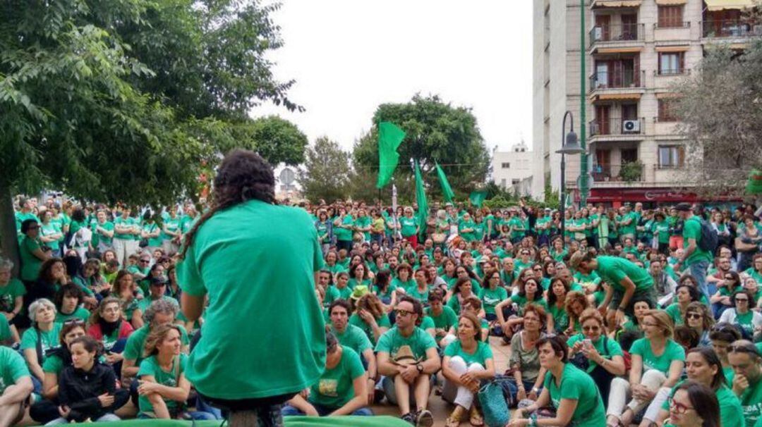 Una concentración de la marea verde en Palma frente a la antigua conselleria de Educación para protestar contra el TIL