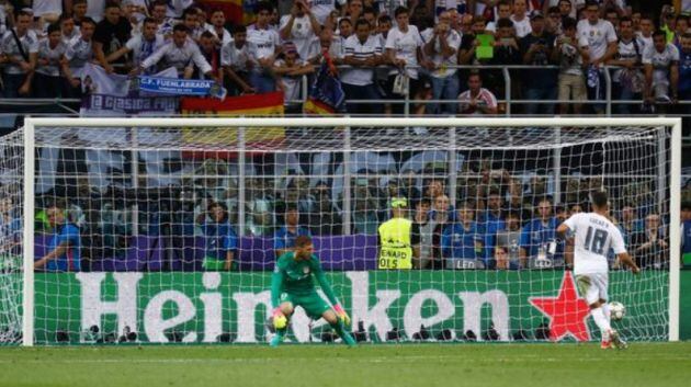 Así marcó Lucas Vázquez su penalti ante Oblak en la final de 2016