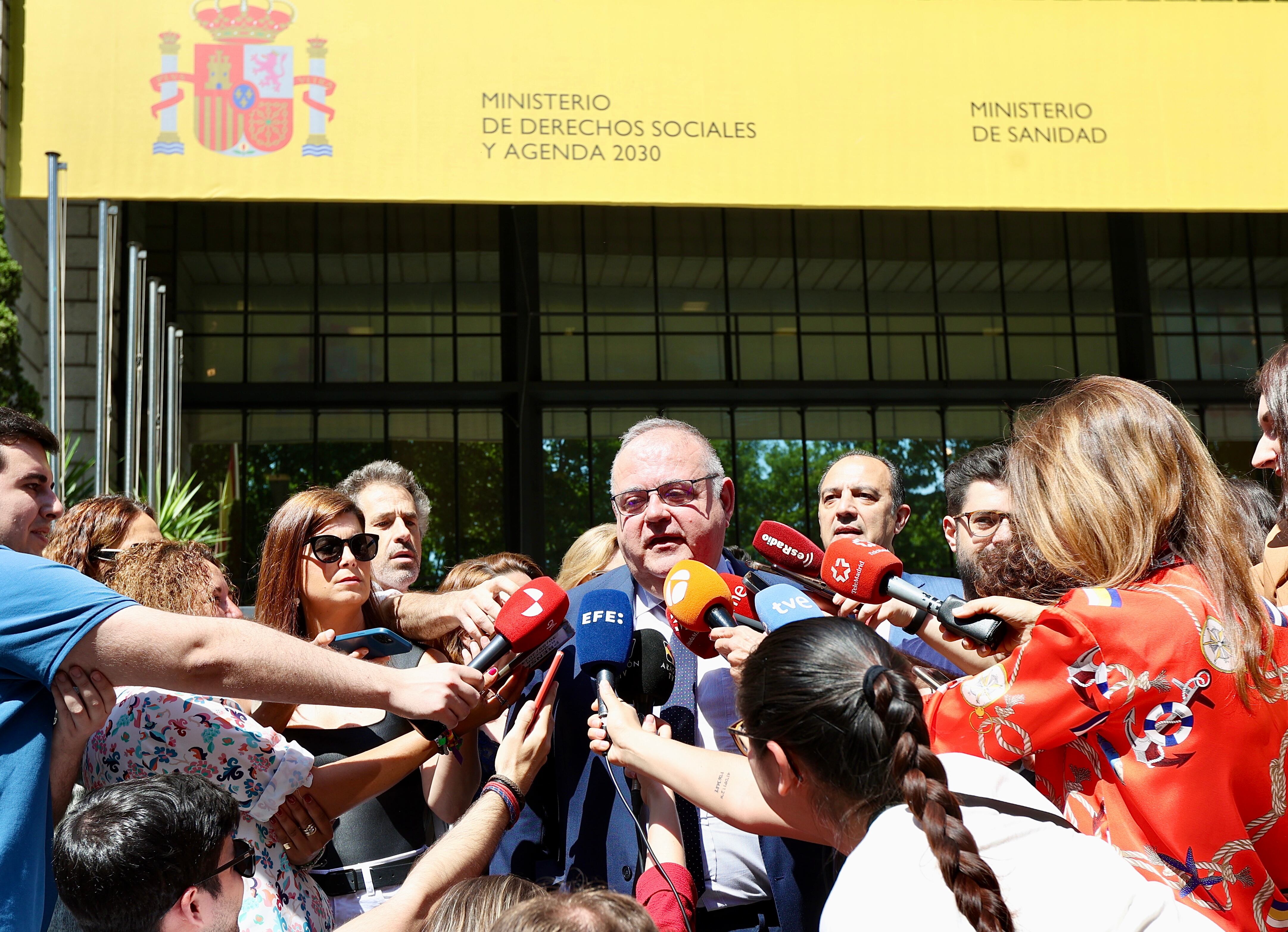 El consejero de Sanidad Alejando Vázquez, asiste a la reunión del consejo territorial del sistema de salud