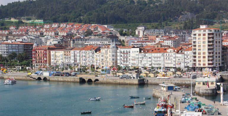 Vista de Castro Urdiales. Al fondo, Santa Catalina.