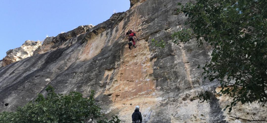 Escaladores en la sierra norte de Madrid