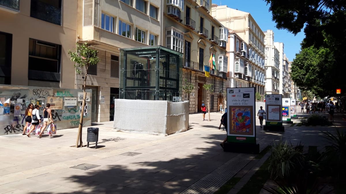 Los comerciantes de la Alameda Principal siguen esperando la apertura del metro