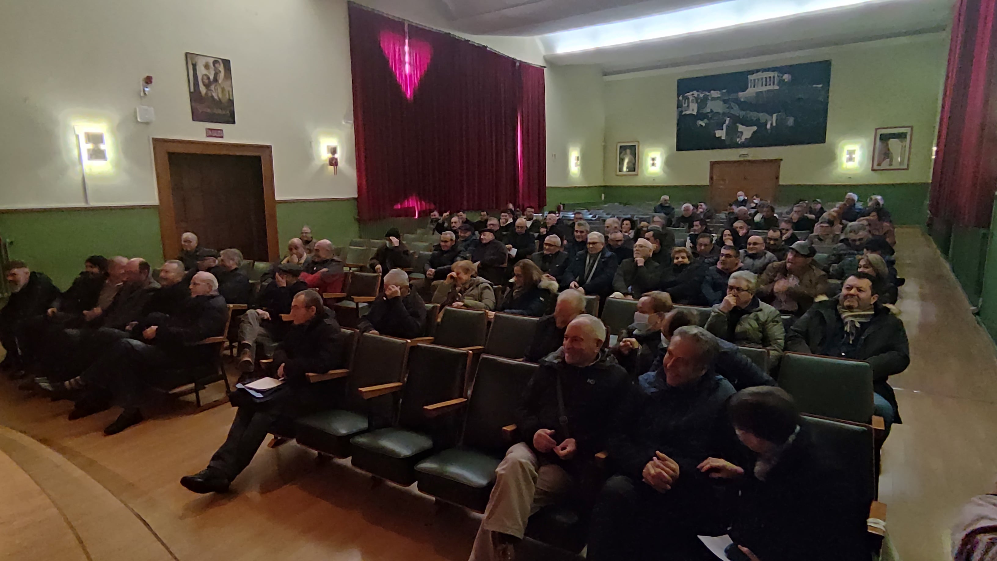 Un momento de la asamblea de la comunidad de regantes del Canal Bajo Bierzo