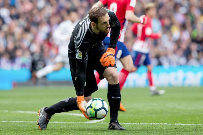 Oblak, durante el derbi contra el Real Madrid. 