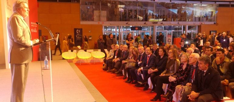 El ministro de Educación, Cultura y Deporte en el stand de Palencia en FITUR