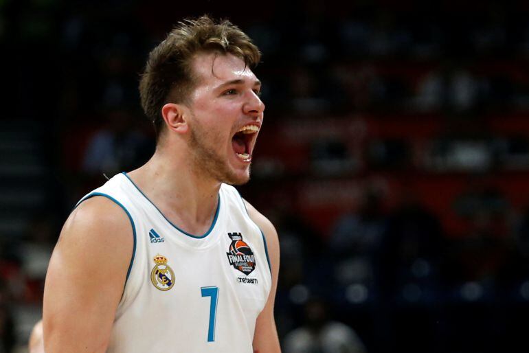 Doncic celebra una canasta