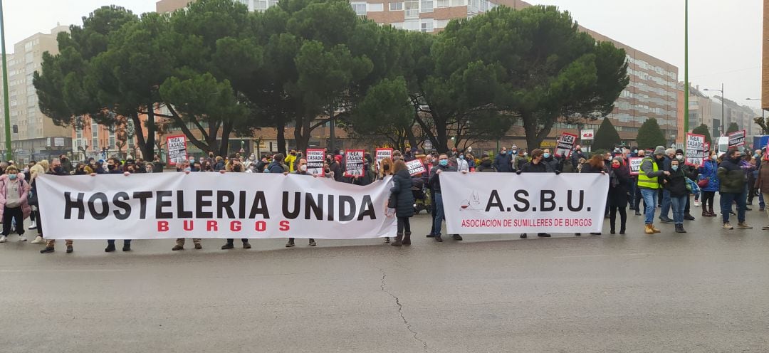 Manifestación de la hostelería frente a la delegación de la Junta de Castilla y León en Burgos