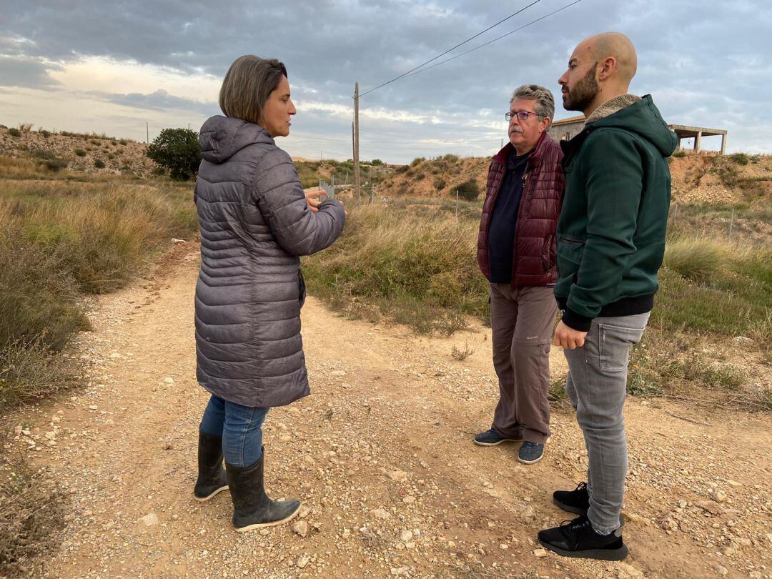 Xavier López visita El Moralet con representantes de la asociación vecinal