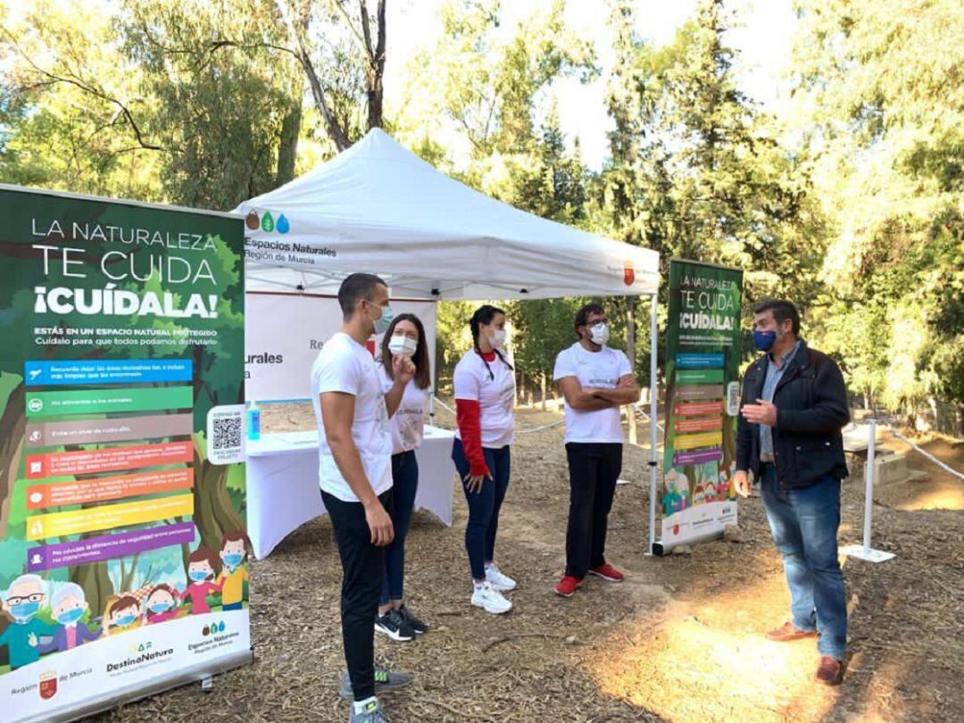 La Comunidad pone en marcha una campaña sobre el uso responsable de mascarillas en la naturaleza