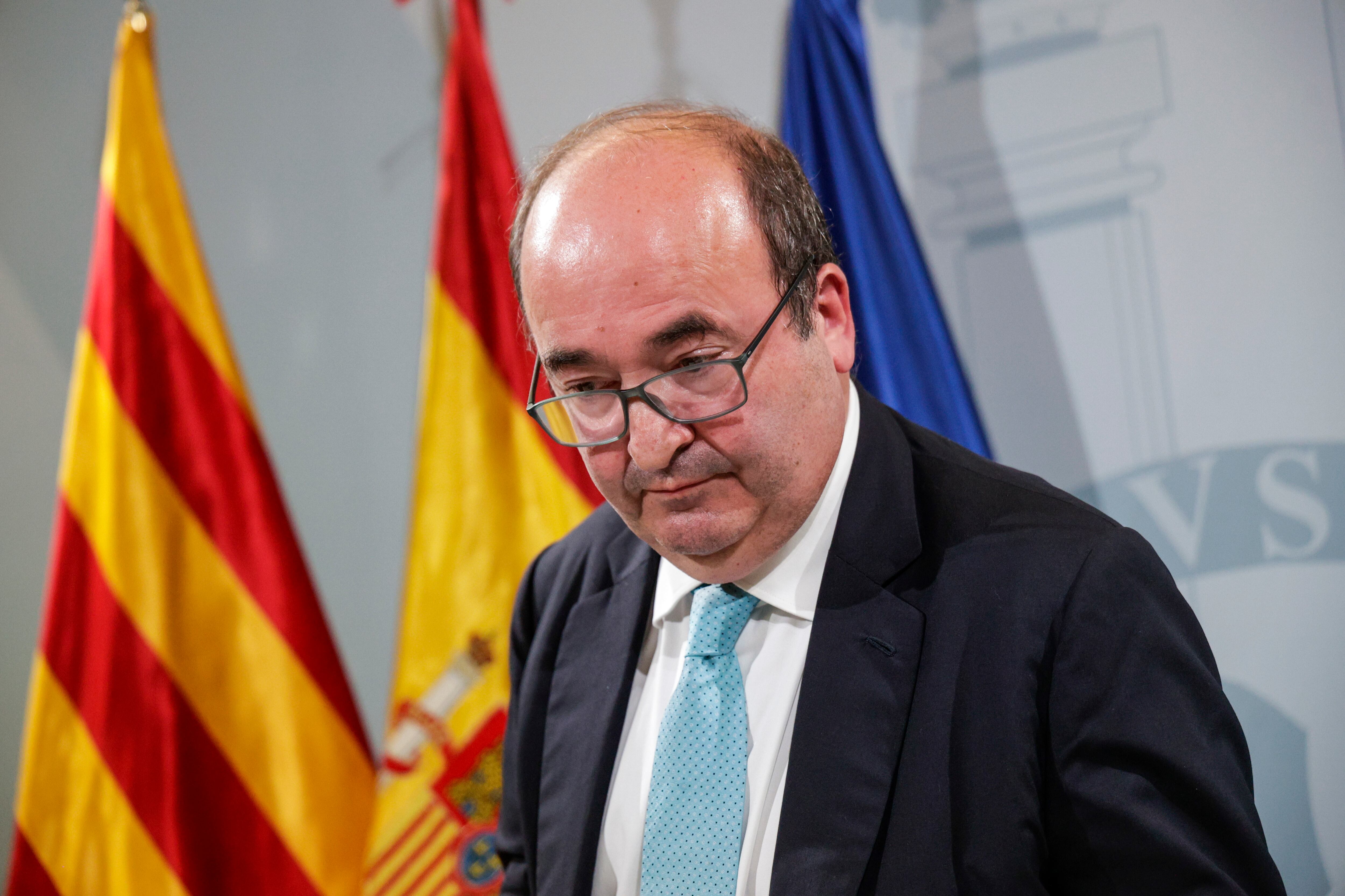 El ministro de Cultura y Deporte, Miquel Iceta, tras ofrecer declaraciones a los medios este viernes en Barcelona.