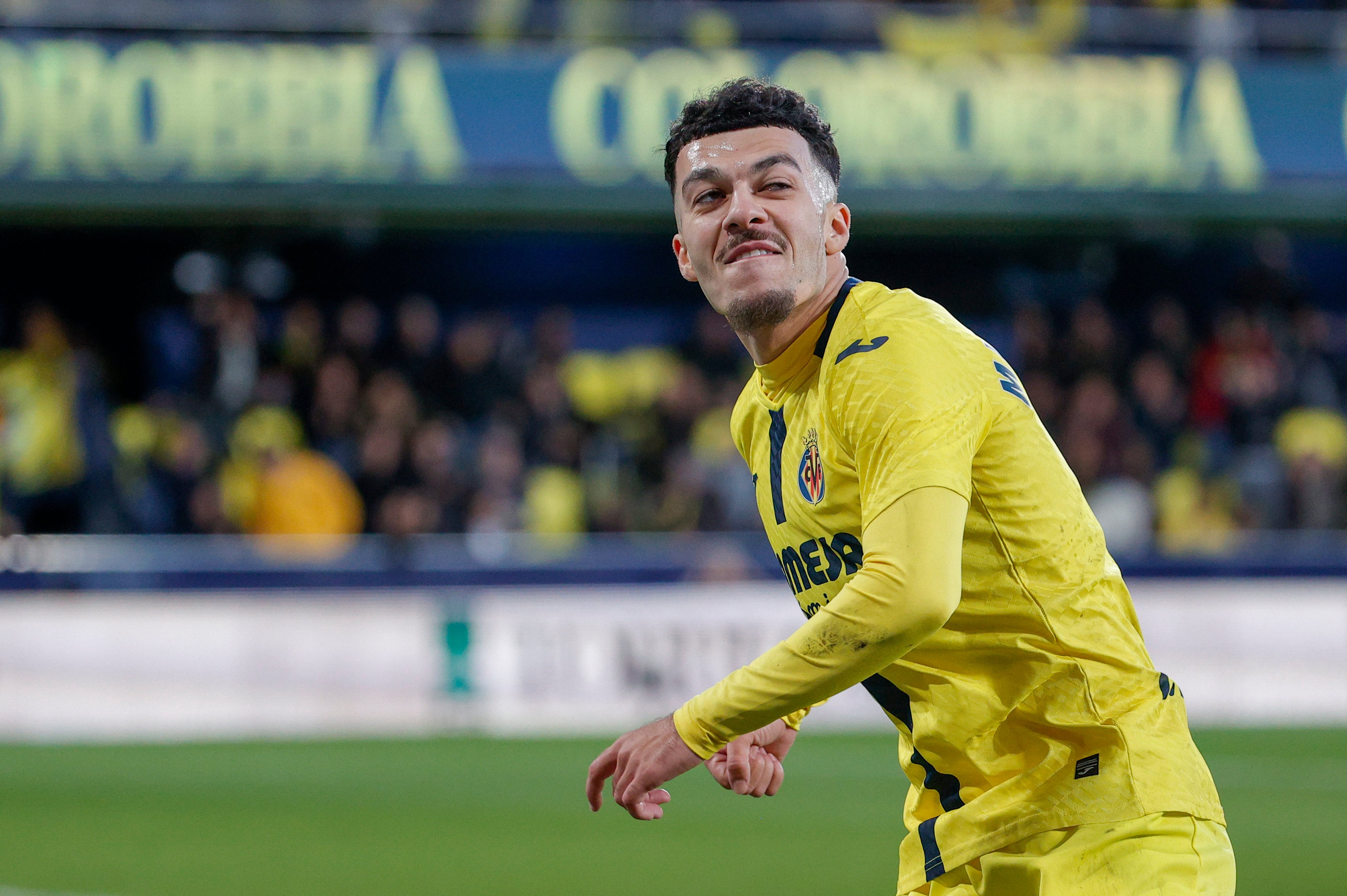 VILLARREAL (CASTELLÓN), 10/01/2026.- El delantero del Villarreal Georges Mikautadze celebra tras anotar el tercer gol del equipo durante el partido de la jornada 19 de LaLiga EA Sports que disputan Villarreal CF y el Alavés este sábado en el Estadio de la Cerámica en Villarreal. EFE/ Manuel Bruque