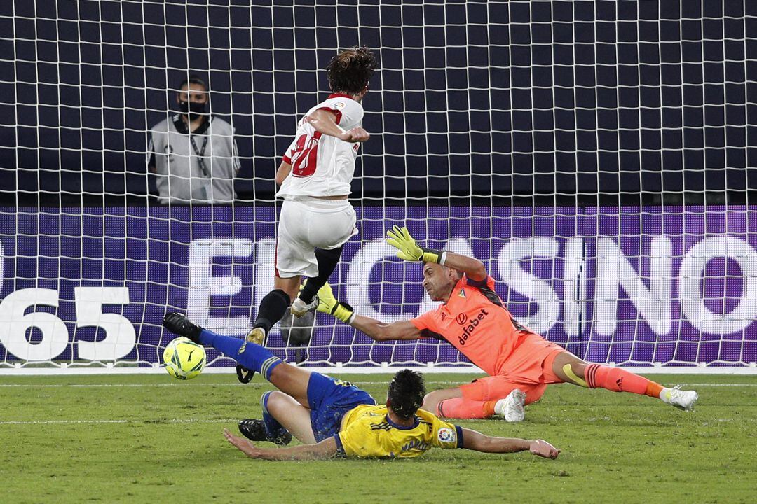 Rakitic marcó el tercer gol del Sevilla en el Ramón de Carranza.