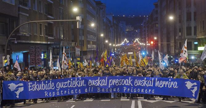 Cabecera de la manifestación en favor de los presos de ETA en Bilbao