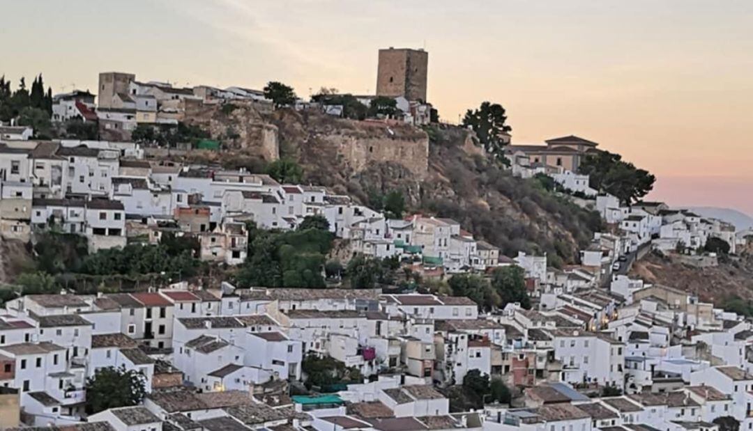 Vista de la muralla norte del Castillo de Martos.