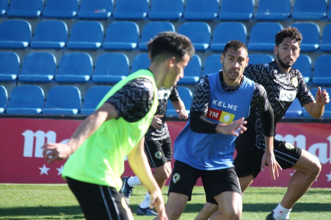 Samuel, entrenándose con Candela y Salinas