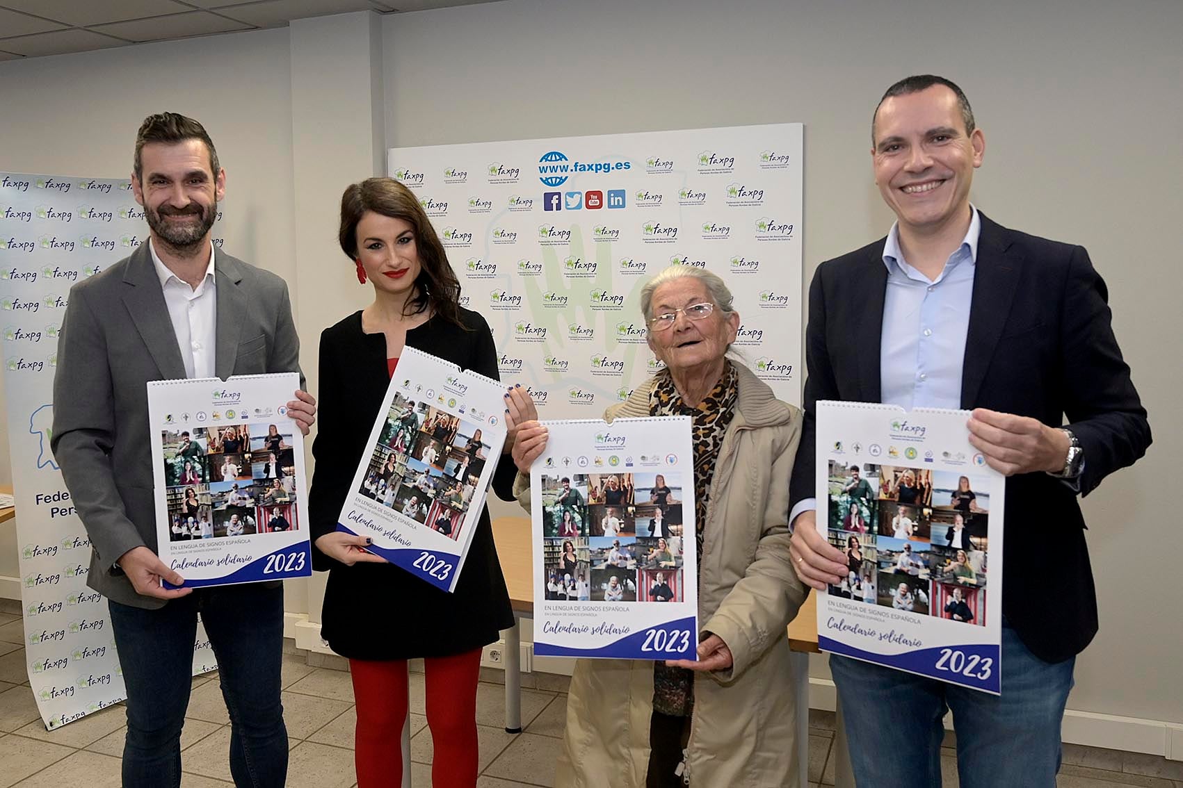 A Coruña
O director xeral de Persoas con Discapacidade, Fernando González Abeijón, asiste á presentación do calendario solidario en lingua de signos da Federación de Asociacións de Persoas Xordas de Galicia
29/11/2022
Foto: Moncho Fuentes / AGN A Coruña 





