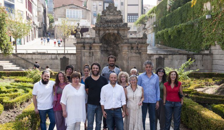 Anxeles Cuña y Luis Villares, con los integrantes de la lista de En Marea