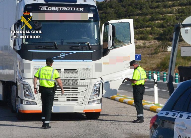 La Guardia Civil detiene hasta mayo a 5 camioneros y al conductor de un autobús por conducir en estado ebrio