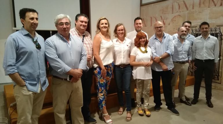 Nueva junta directiva de TUBBA, junto a las alcaldesas de Úbeda y Baeza y el diputado provincial