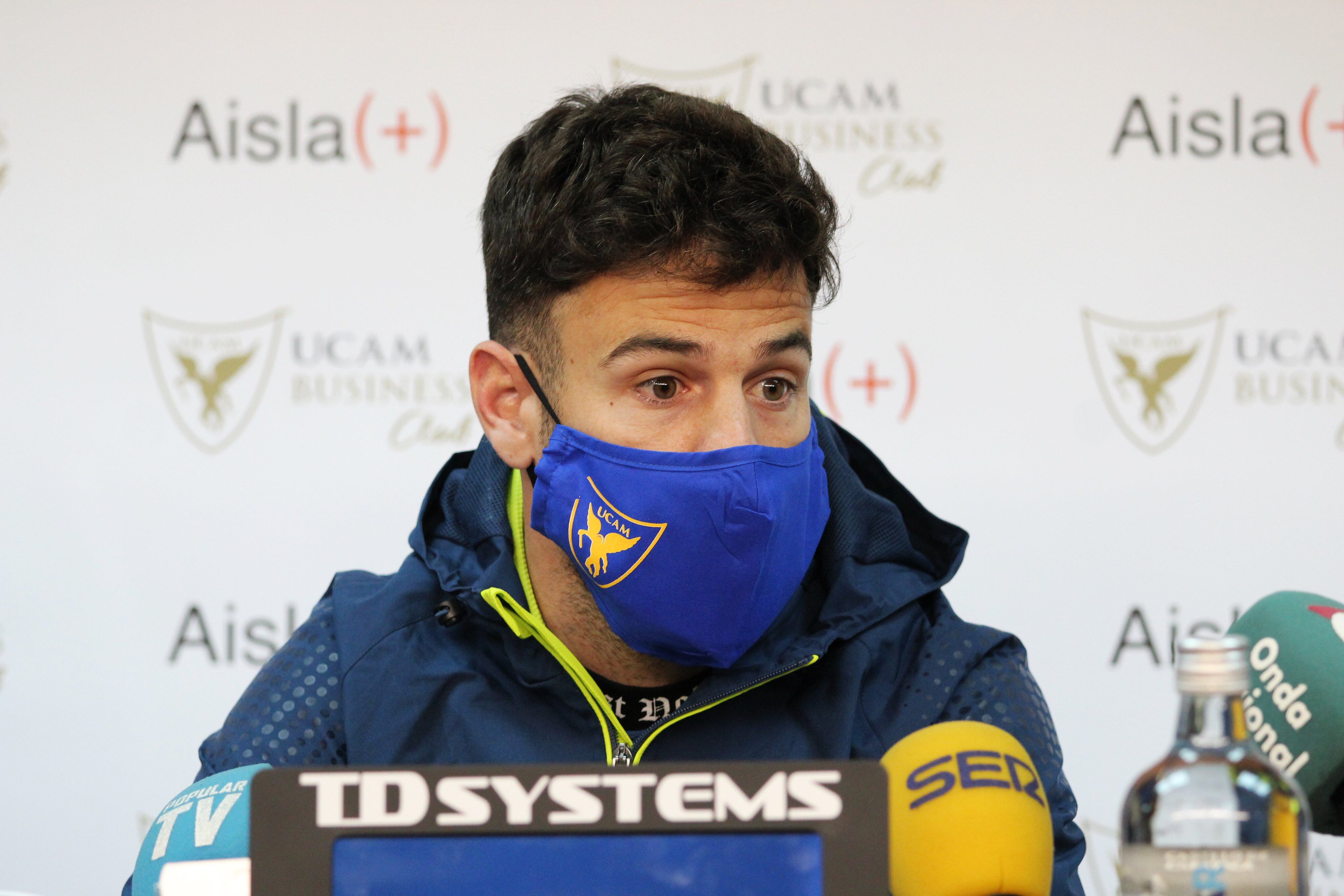 Moi Delgado en la sala del prensa del BeSoccer La Condomina