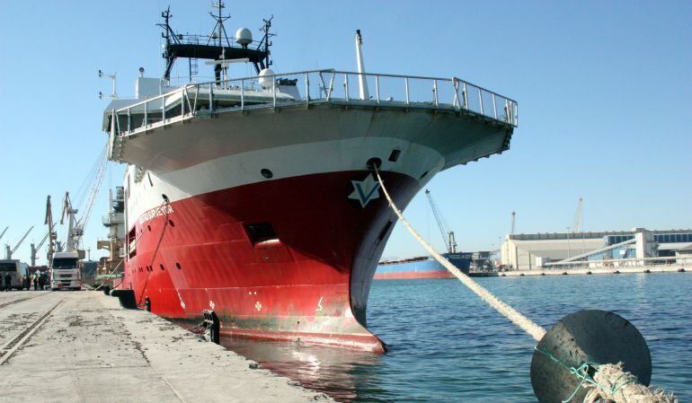 Vaixell al Port de Tarragona. 