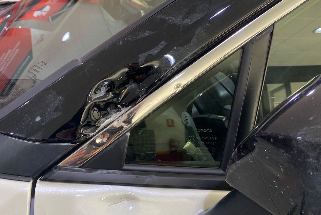 Uno de los coches abiertos en el garaje, donde se actuó en otros nueve coches más  