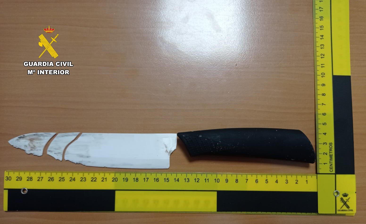 Arma de la agresión incautada por la Guardia civil de Palencia