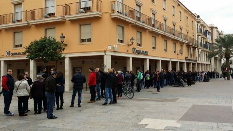 Colas para comprar sillas para la Cabalgata de 2016