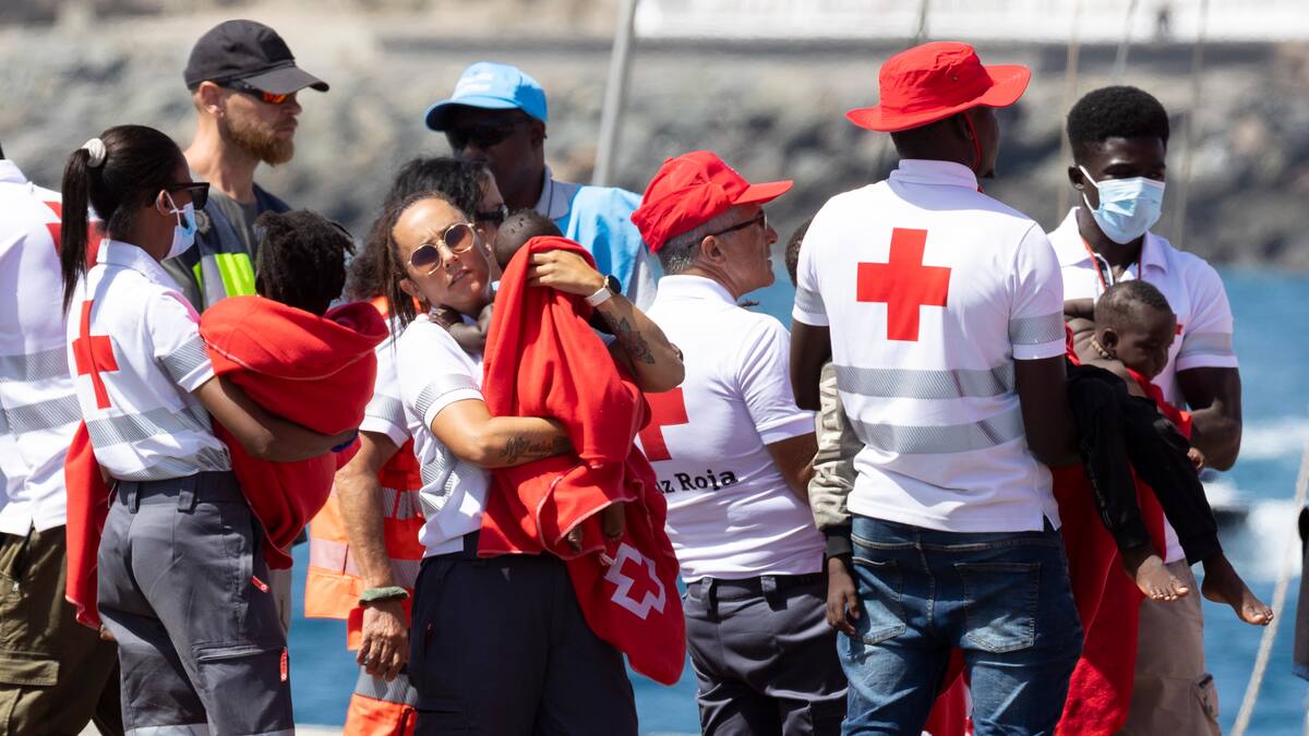 Tenerife rechaza los espacios de Defensa para menores migrantes