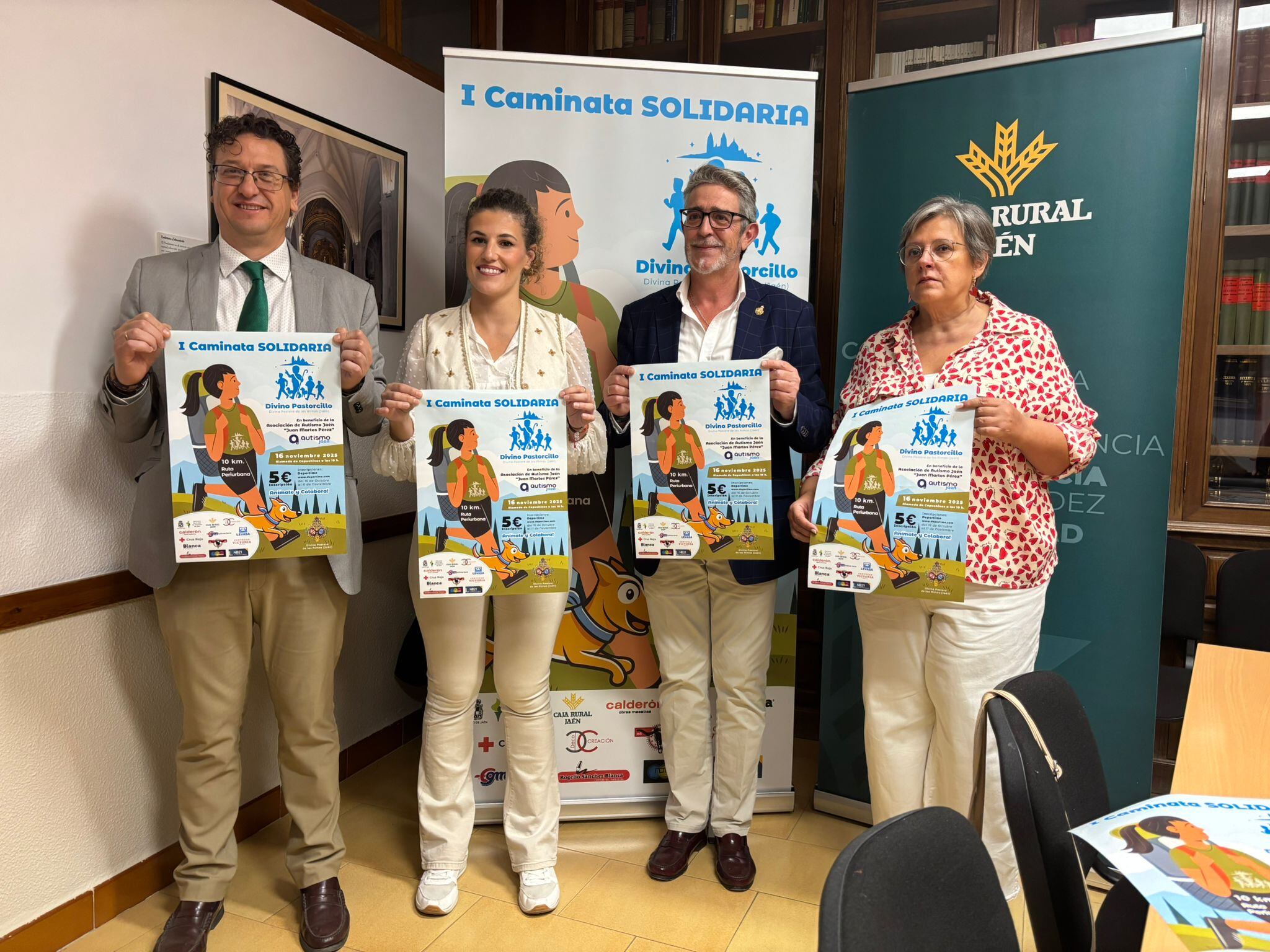 La concejala de Deportes, Beatriz López, y el hermano mayor de la Divina Pastora, José Enrique Solas, en la presentación de la primera caminata solidaria “Divino Pastorcillo&quot;. También la presidenta de la asociación de Autismo Jaén “Juan Martos Pérez”, Manuela Gálvez y Santiago González, director de la sucursal urbana número uno en la capital de Caja Rural de Jaén.