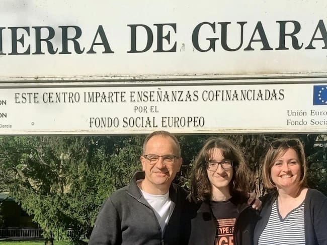 El alumno premiado, en el centro, cursa 3º de la ESO en el IES Sierra de Guara de Huesca./IES Sierra de Guara