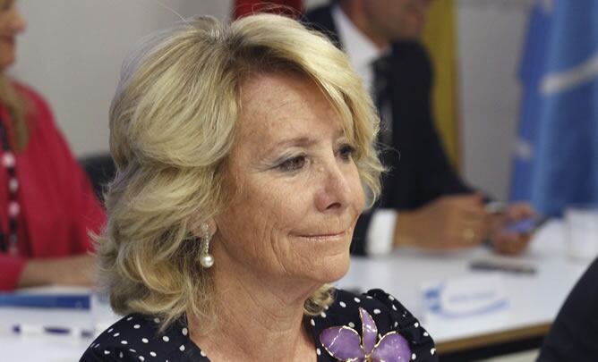 La presidenta del PP de Madrid, Esperanza Aguirre, durante la reunión que la junta directiva ha celebrado en la sede del partido, en Madrid.