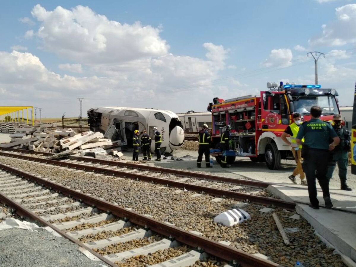 Dos fallecidos tras descarrilar un Alvia en La Hiniesta