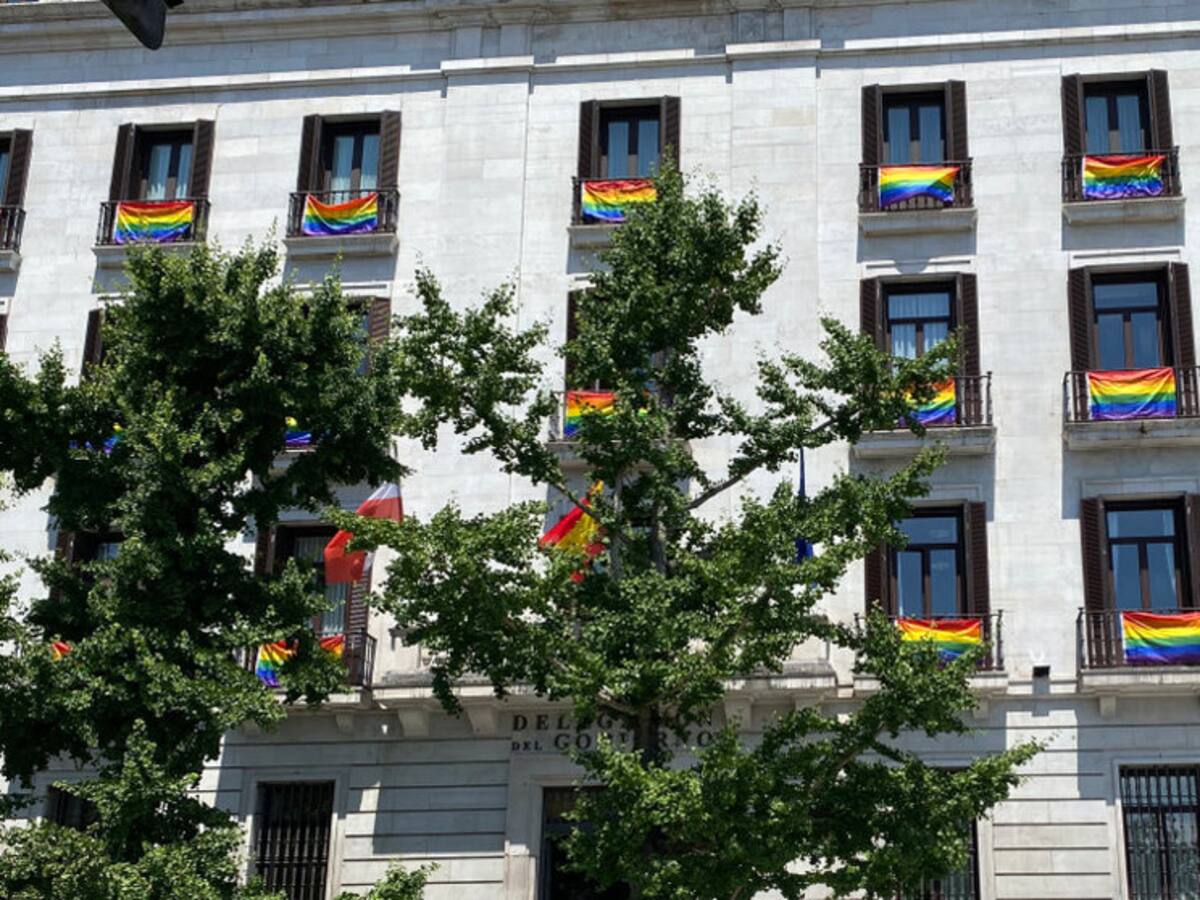 Vox exige la retirada de la bandera LGBTI del edificio de la Delegación del Gobierno en Cantabria