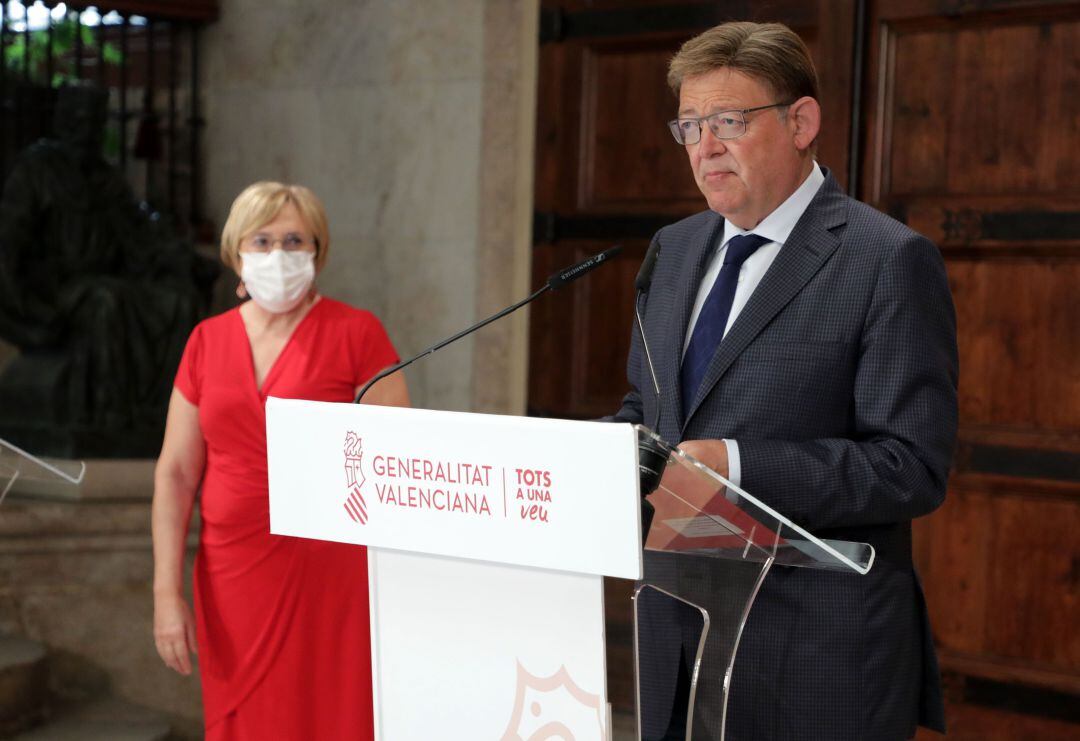 El president de la Generalitat, Ximo Puig, junto a la consellera de Sanitat, Ana Barceló, tras la reunión de la mesa interdepartamental este sábado.