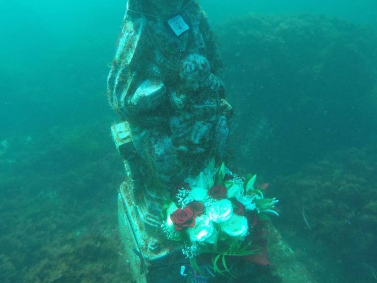 Flores a la 'amatxu' de Gaztelugatxe
