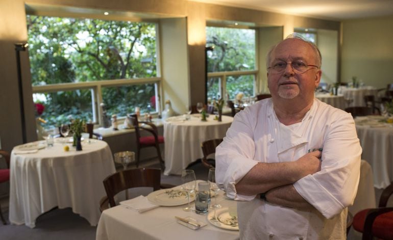 GRA006 BARCELONA, 19/01/2015.- Jean-Louis Neichel, el único chef en España que, junto con Arzak, mantiene una estrella Michelín desde hace casi 40 años, cerrará el 31 de enero el restaurante que lleva su nombre "porque persiste la crisis y en la gastronomía no parece que vaya a pasar, y me niego a bajar la calidad", según asegura en una entrevista con Efe. EFE/Alejandro García