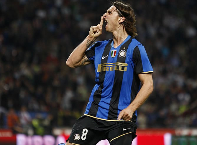 Ibrahimovic celebra un gol con el Inter