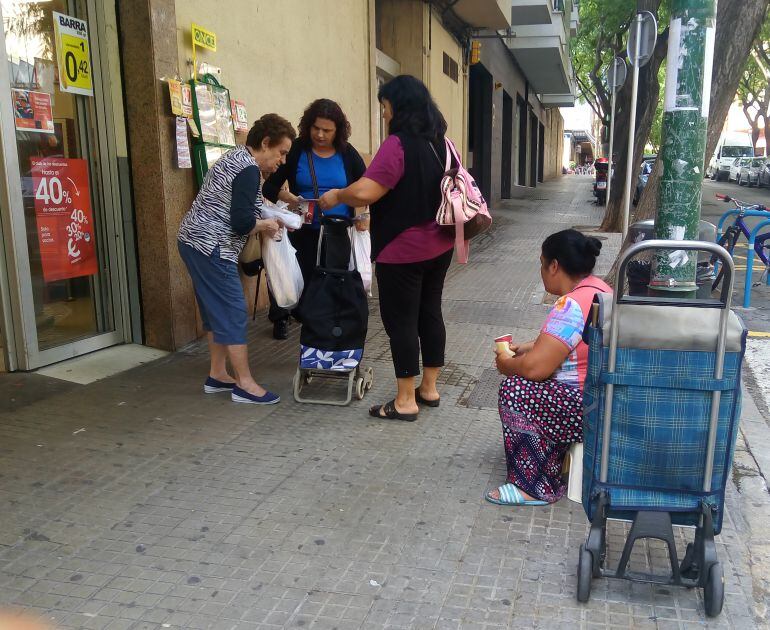 Mujer pidiendo dinero