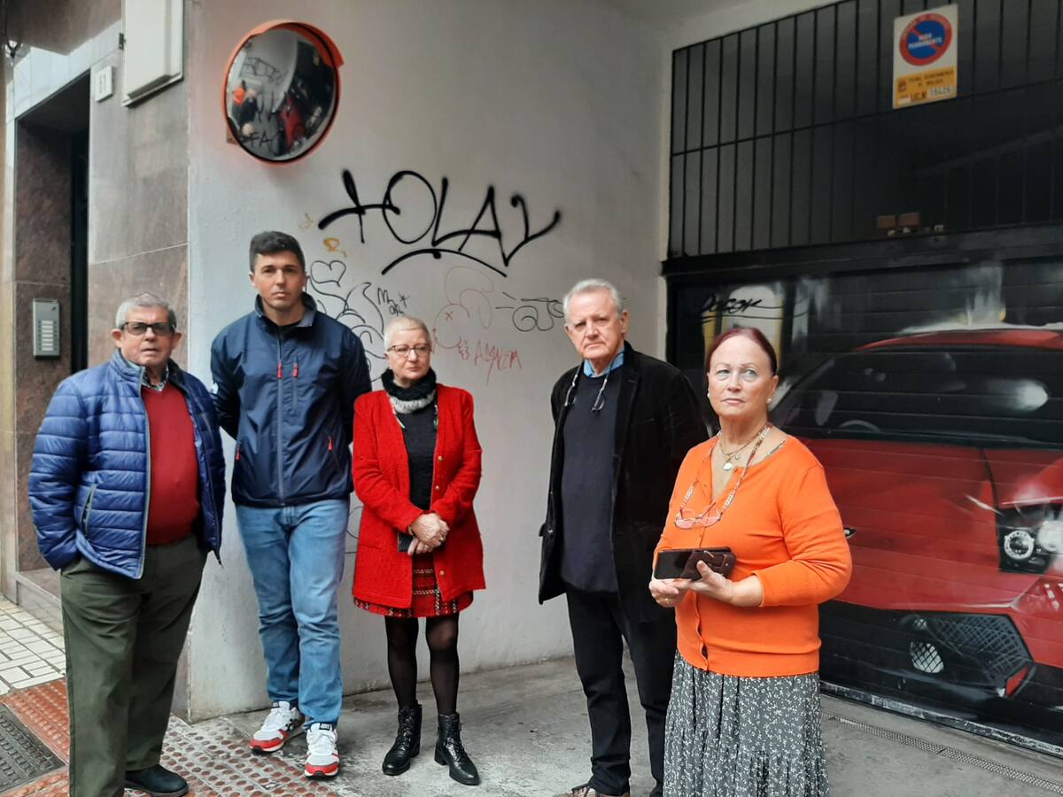 Vecinos de Carretería se quedan sin sus aparcamientos por las obras de remodelación de la calle