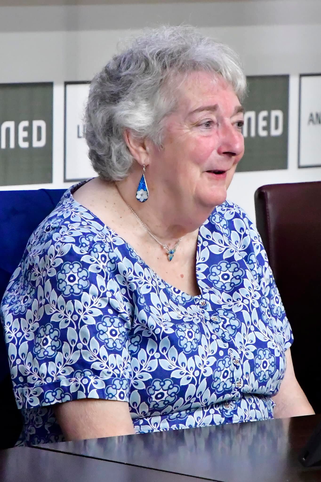 La escritora británica, Lindsay Davies, premio 'Ivanhoe' del CINH de Úbeda