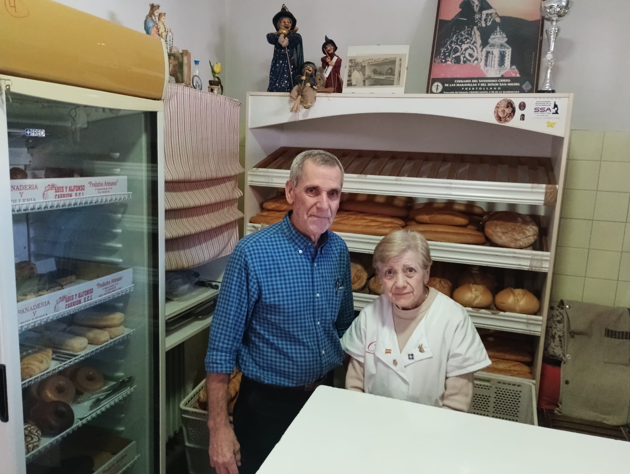 Alfonso y Divi Carrión, en su panadería de Puertollano