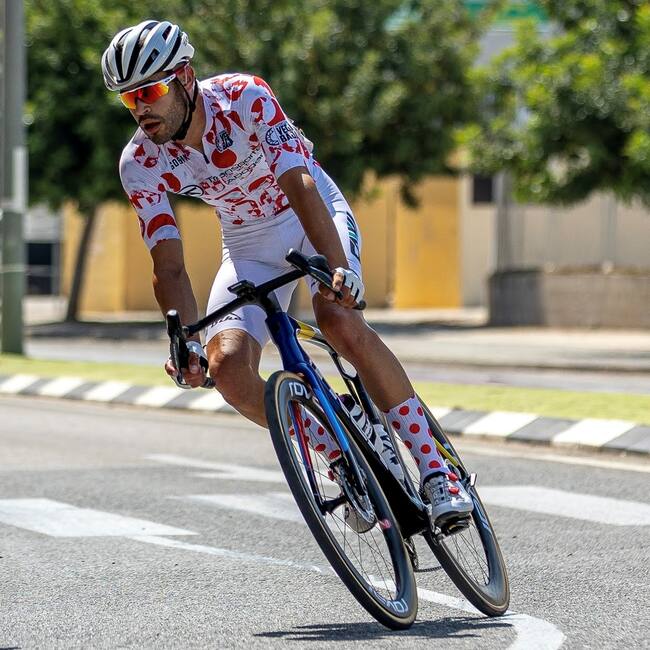 Sergio Verdú toma una curva