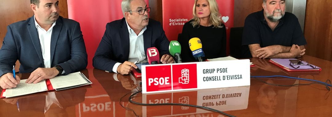 Imagen de los 4 consellers del grupo Socialista en el Consell de Ibiza