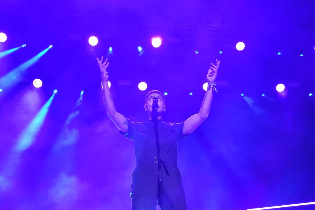 El cantante de Miss Cafeína, Alberto Jiménez, durante su actuación de este jueves en el Sonorama.