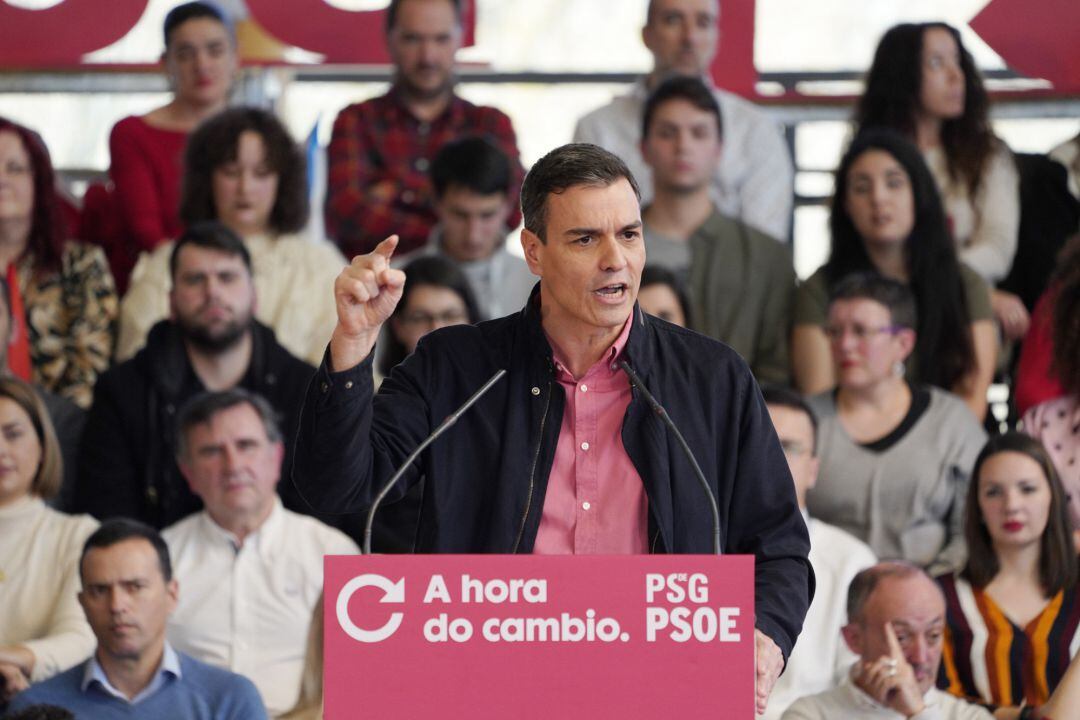 El presidente del Gobierno, Pedro Sánchez, durante el acto de presentación de la candidatura de Gonzalo Caballero a la Xunta de Galicia, en Santiago de Compostela a 23 de febrero de 2020.